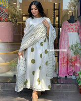 Women Whitw Ethnic Motifs Kurta with Trousers & Dupatta