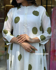 Women Whitw Ethnic Motifs Kurta with Trousers & Dupatta