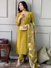 Women Embroidered Chanderi SILK kurta set